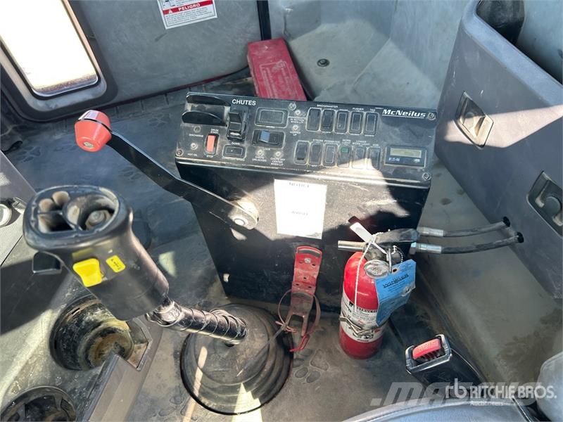 Mack GU713 8x4 Front Discharge Mixer Truck Camiones de concreto