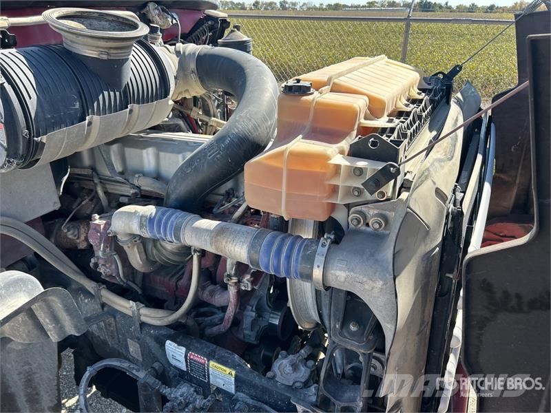 Mack GU713 8x4 Front Discharge Mixer Truck Camiones de concreto