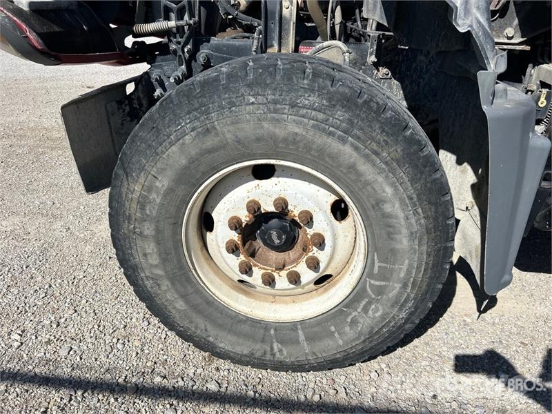 Mack GU713 8x4 Front Discharge Mixer Truck Camiones de concreto