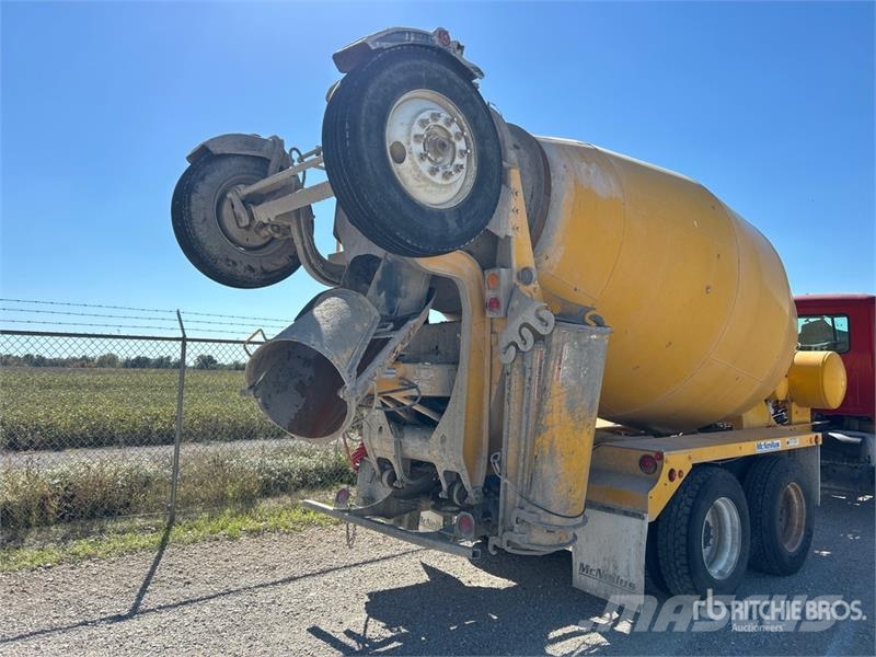 Mack GU713 8x4 Front Discharge Mixer Truck Camiones de concreto