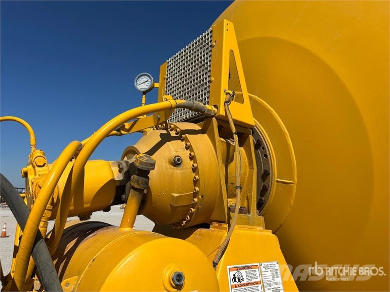 Mack GU713 8x4 Front Discharge Mixer Truck Camiones de concreto