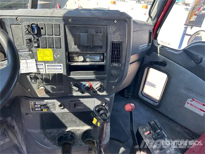 Mack GU713 8x4 Front Discharge Mixer Truck Camiones de concreto