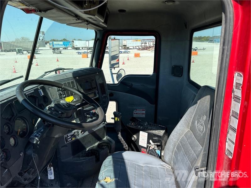 Mack GU713 8x4 Front Discharge Mixer Truck Camiones de concreto