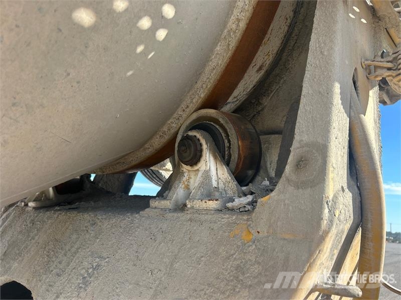Mack GU713 8x4 Mixer Truck Avtomešalci za beton