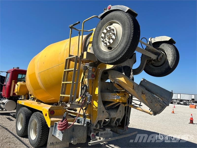 Mack GU713 8x4 Mixer Truck Betongbiler