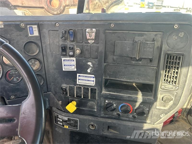 Mack GU713 8x4 Mixer Truck Avtomešalci za beton
