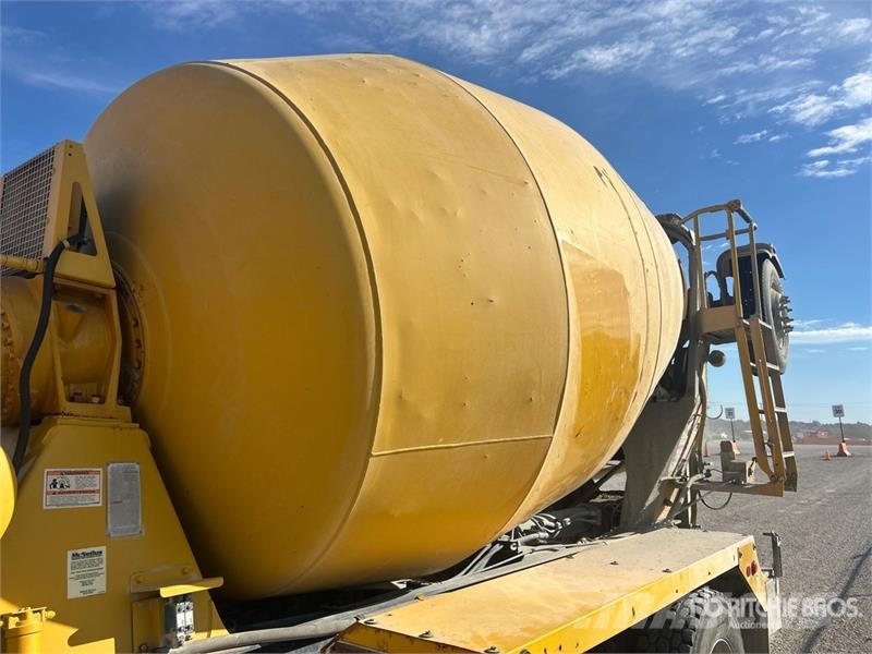 Mack GU713 8x4 Mixer Truck Avtomešalci za beton