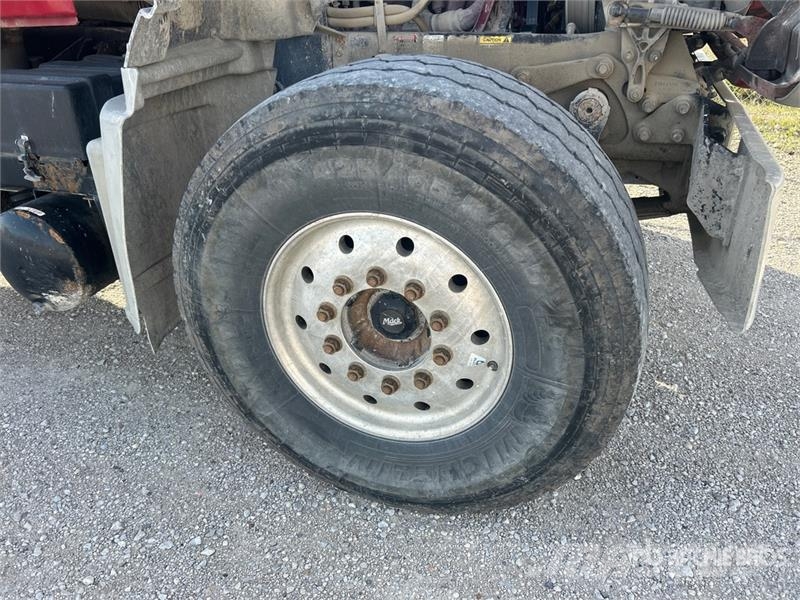 Mack GU713 8x4 Mixer Truck Avtomešalci za beton