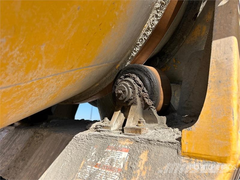 Mack GU713 8x4 Mixer Truck Betongbiler