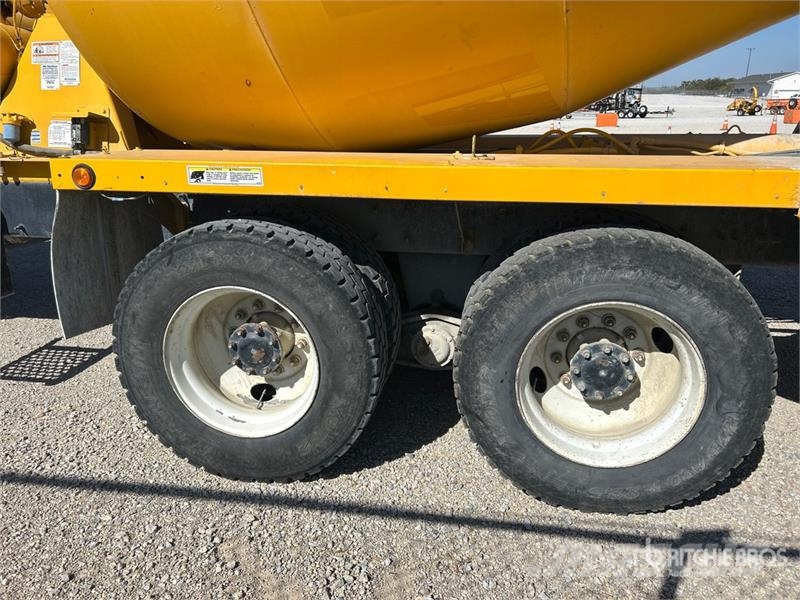 Mack GU713 8x4 Mixer Truck Betongbiler