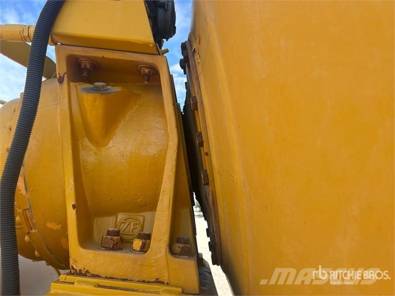 Mack GU713 8x4 Mixer Truck Avtomešalci za beton