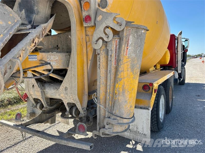 Mack GU713 8x4 Mixer Truck Betongbiler