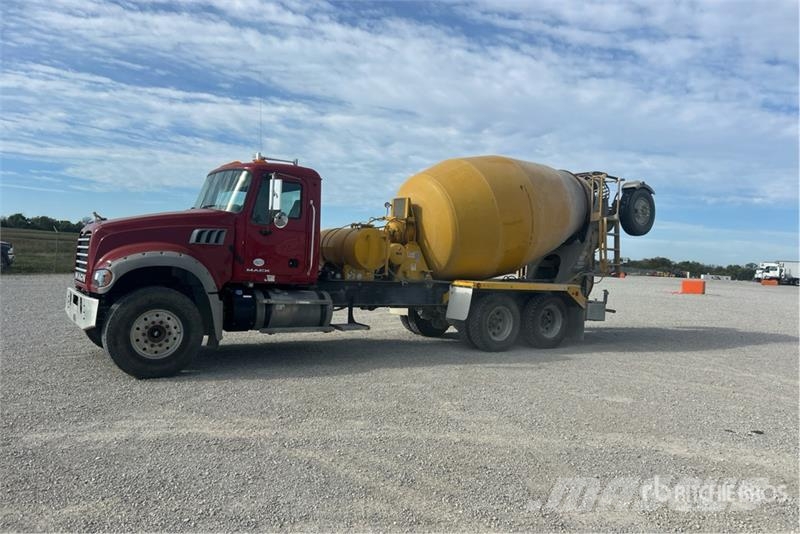 Mack GU713 8x4 Mixer Truck Avtomešalci za beton