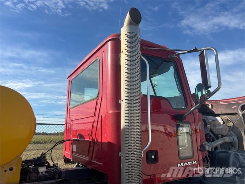 Mack GU713 8x4 Mixer Truck Avtomešalci za beton