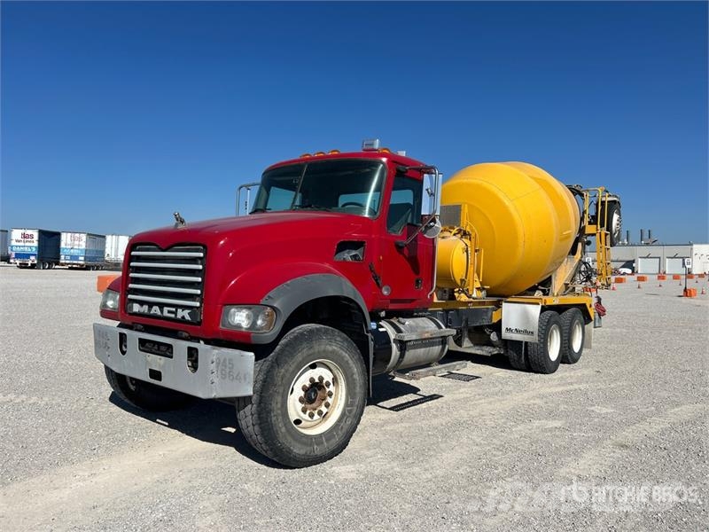 Mack GU713 8x4 Mixer Truck Betongbiler