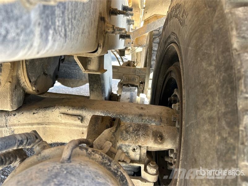Mack GU713 8x4 Mixer Truck Betongbiler