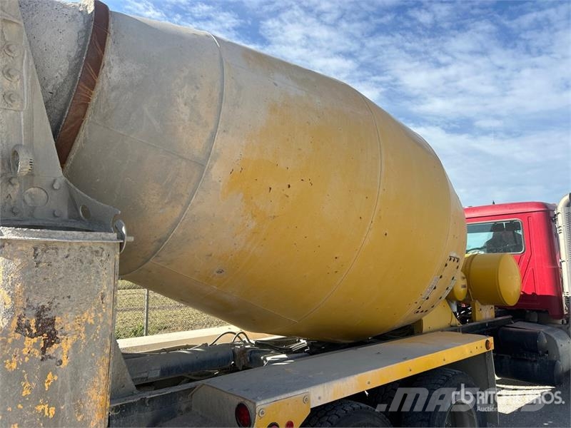 Mack GU713 8x4 Mixer Truck Avtomešalci za beton