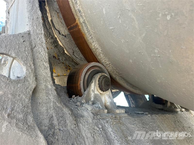 Mack GU713 8x4 Mixer Truck Avtomešalci za beton