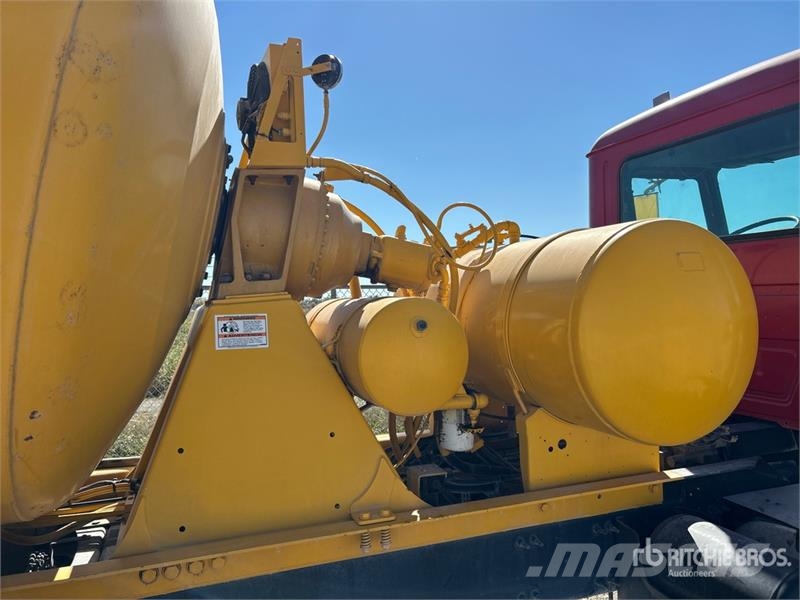 Mack GU713 8x4 Mixer Truck Betongbiler