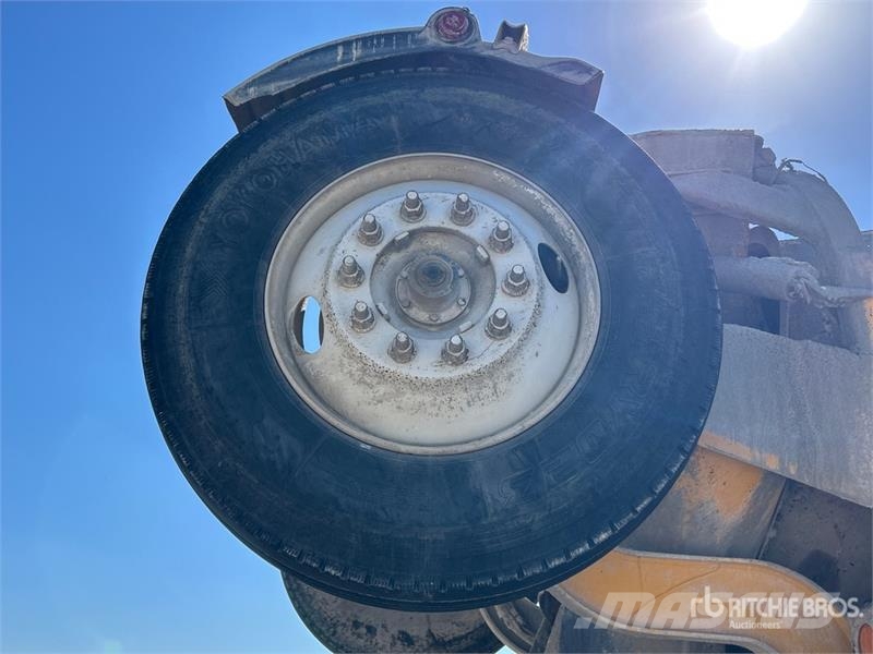 Mack GU713 8x4 Mixer Truck Betongbiler