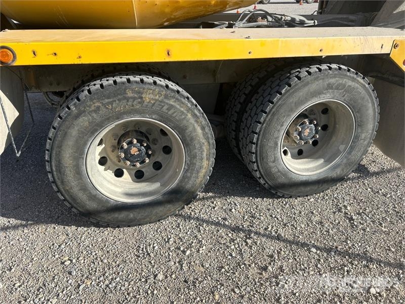 Mack GU713 8x4 Mixer Truck Avtomešalci za beton