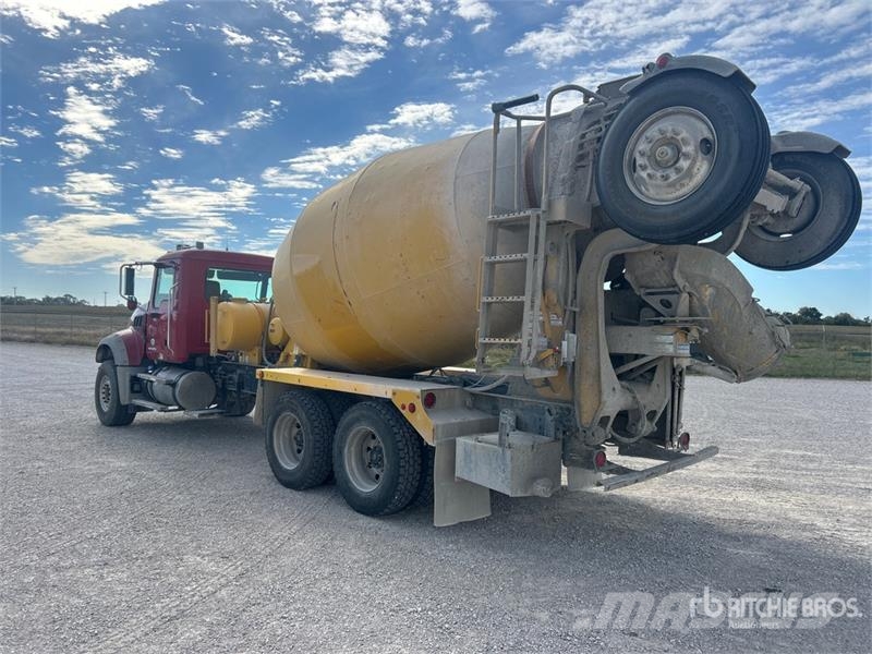Mack GU713 8x4 Mixer Truck Betonikuorma-autot