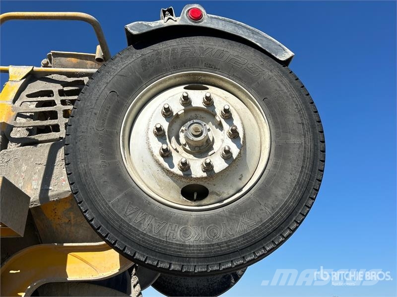 Mack GU713 8x4 Mixer Truck Betongbiler