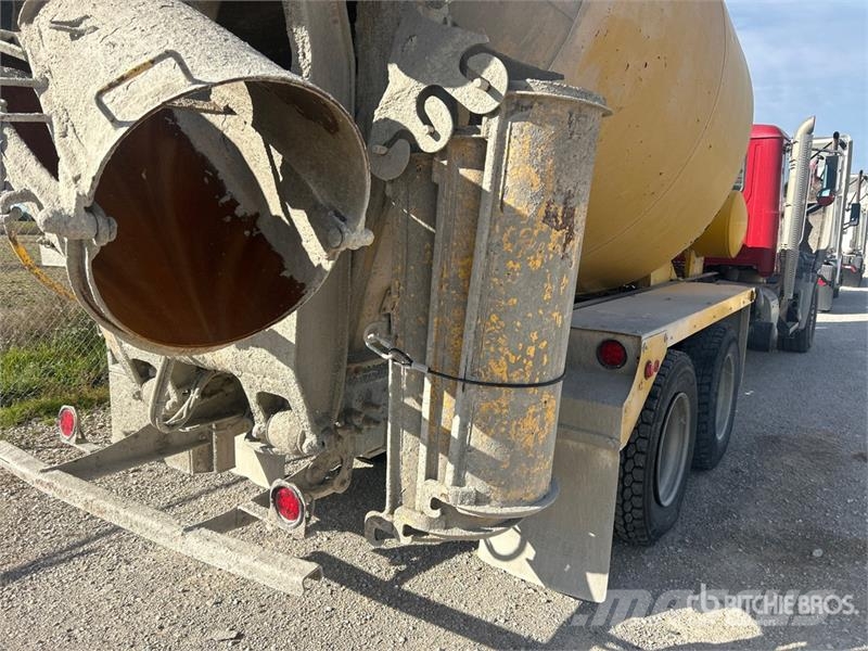 Mack GU713 8x4 Mixer Truck Avtomešalci za beton