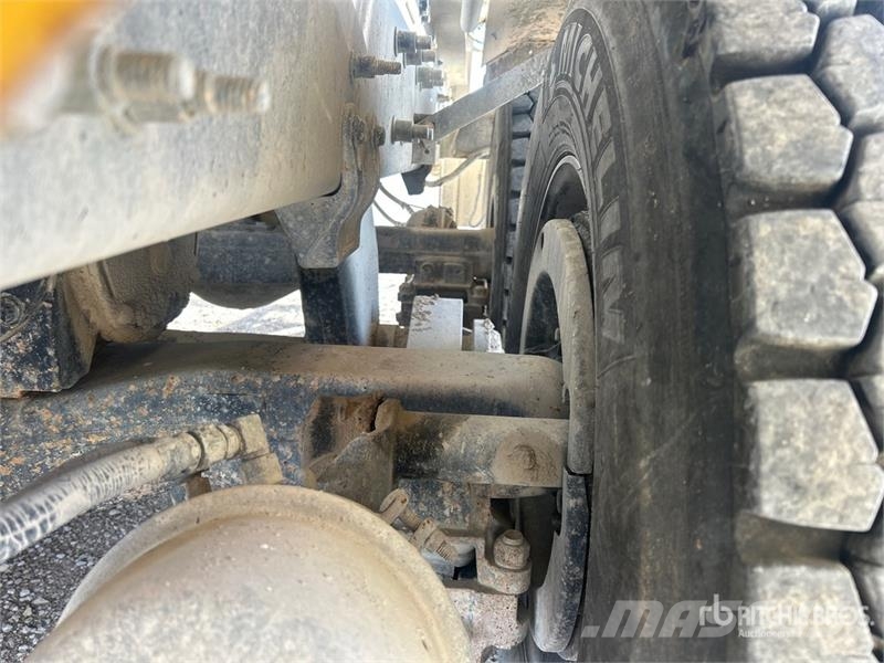 Mack GU713 8x4 Mixer Truck Avtomešalci za beton