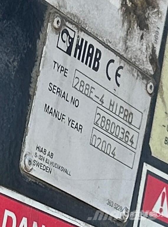 Mack Hiab 288E-4 Hipro Knuckle Boom on  Mack Granite CV Vlakke laadvloer met kraan