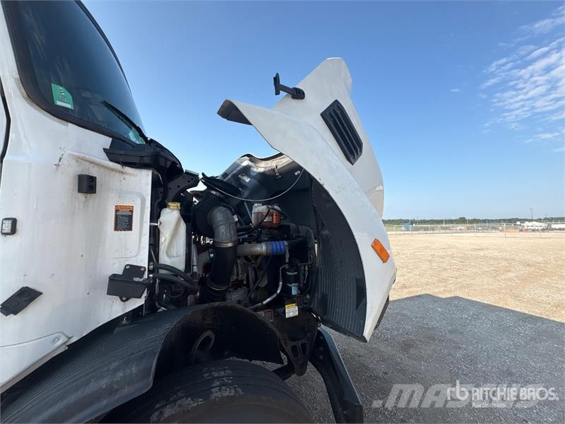 Mack MD 4x2 Van Truck Tovornjaki zabojniki