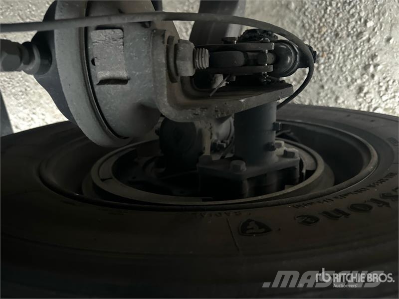 Mack MD 4x2 Van Truck Kofferaufbau
