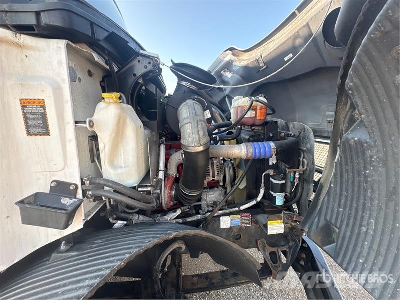 Mack MD 4x2 Van Truck Tovornjaki zabojniki