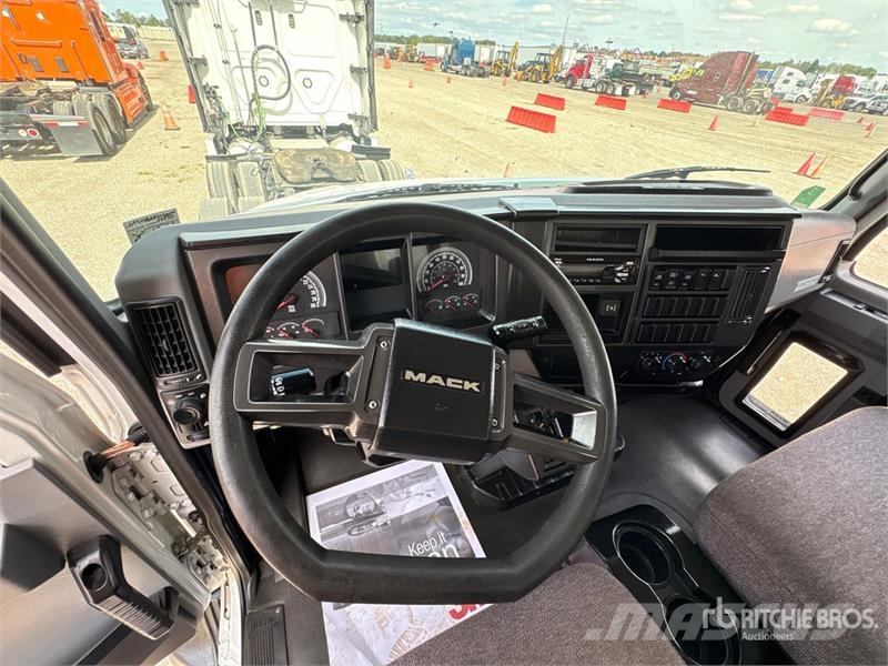 Mack MD 4x2 Van Truck Van Body Trucks