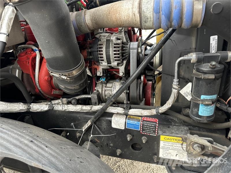 Mack MD 4x2 Van Truck Kofferaufbau