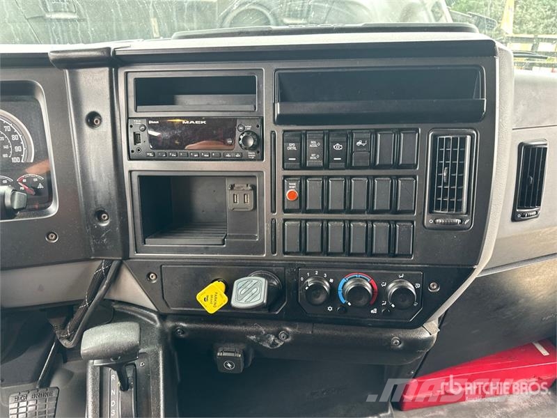 Mack MD 4x2 Van Truck Kofferaufbau