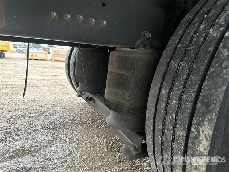 Mack MD 4x2 Van Truck Kofferaufbau