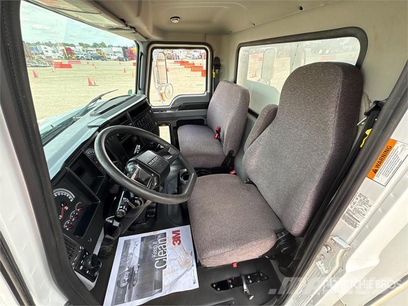 Mack MD 4x2 Van Truck Van Body Trucks