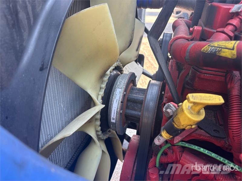 Mack MD 4x2 Van Truck Tovornjaki zabojniki