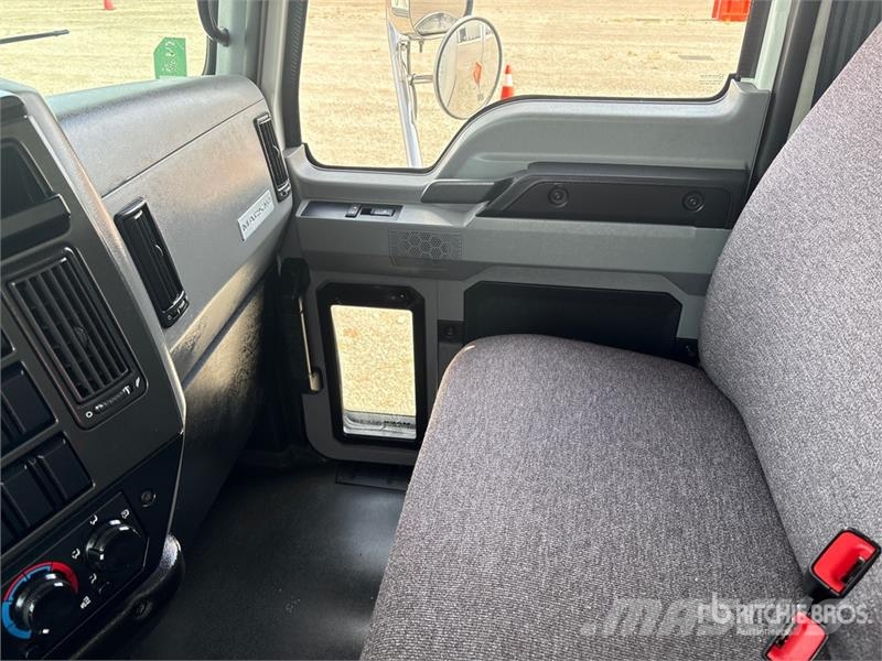 Mack MD 4x2 Van Truck Van Body Trucks