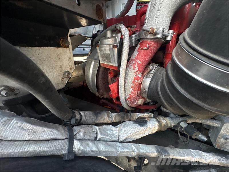 Mack MD 4x2 Van Truck Tovornjaki zabojniki