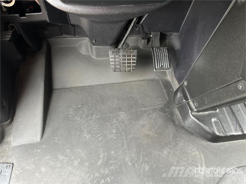 Mack MD 4x2 Van Truck Kofferaufbau