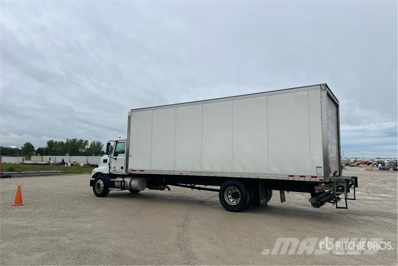Mack MD 4x2 Van Truck Kofferaufbau