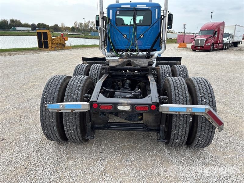 Mack Pinnacle 6x4 T/A Day Cab Truck Tractor Vilcēji
