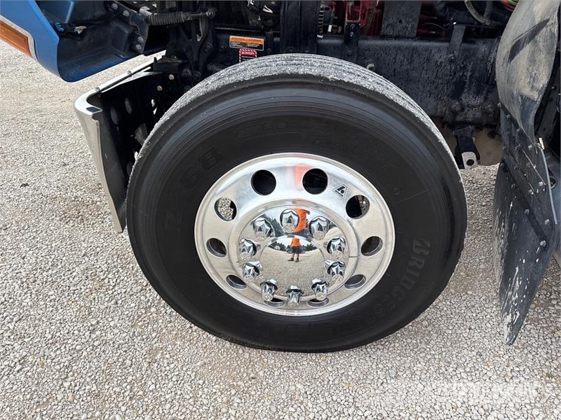 Mack Pinnacle 6x4 T/A Day Cab Truck Tractor Vilcēji