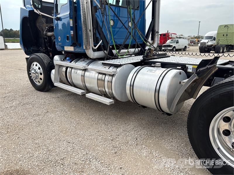 Mack Pinnacle 6x4 T/A Day Cab Truck Tractor Vilcēji