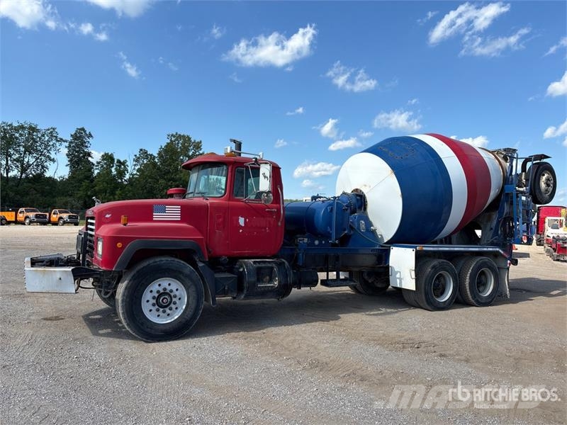 Mack RD600GK Camion malaxeur