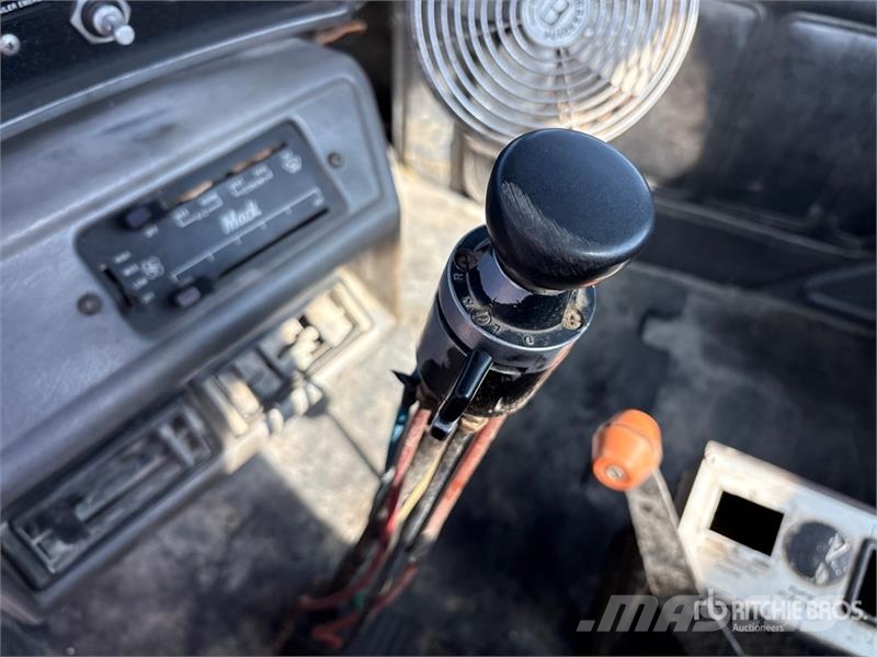 Mack RD600GK Camion malaxeur