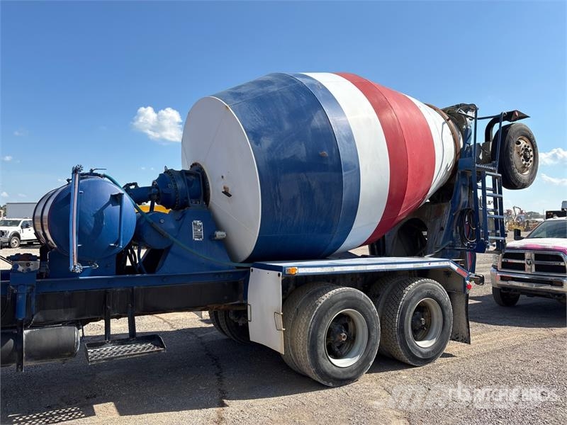 Mack RD600GK Camion malaxeur