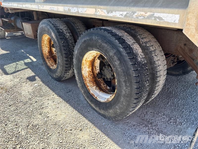 Mack RD688S Tipper trucks